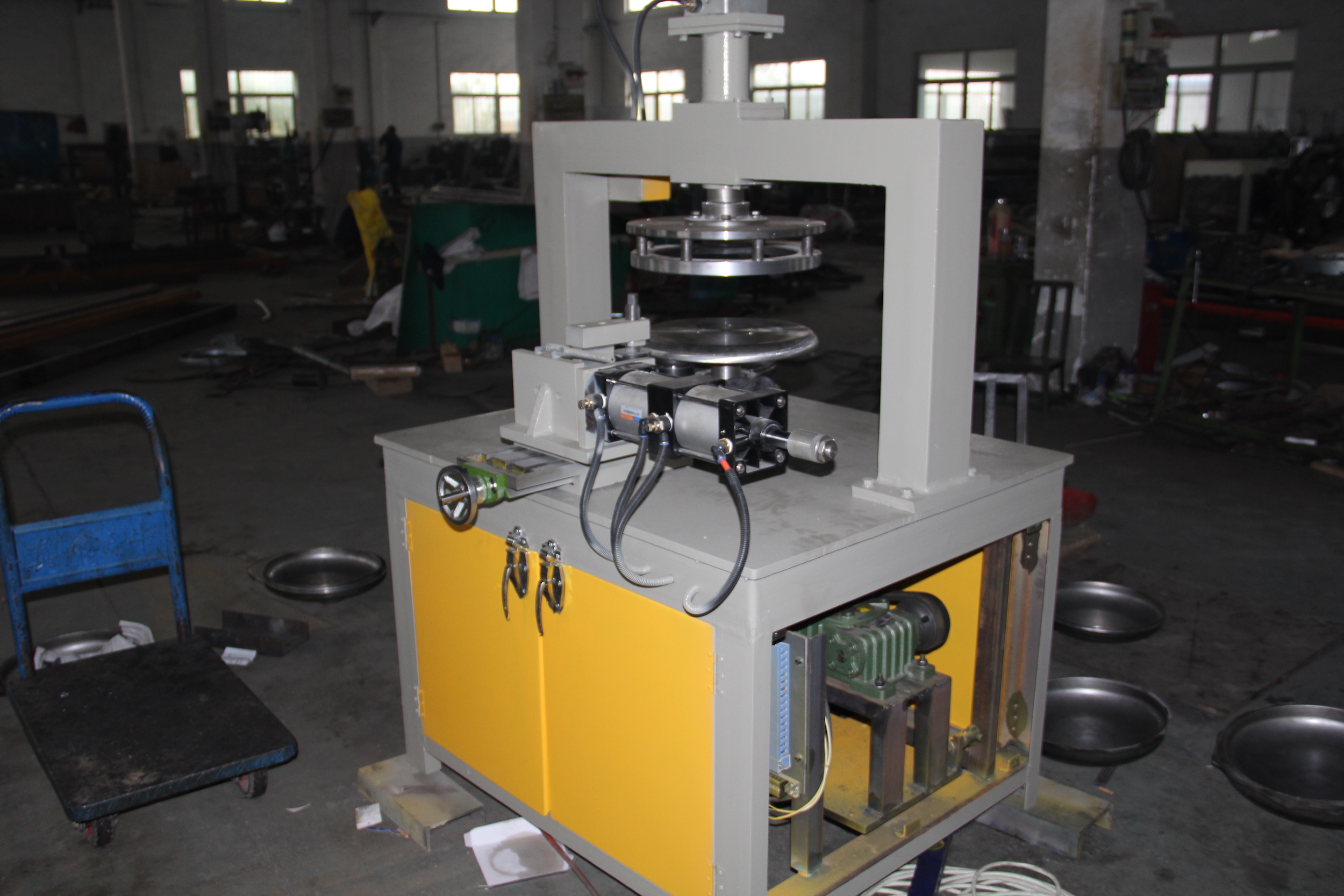 Side cover trimming machine